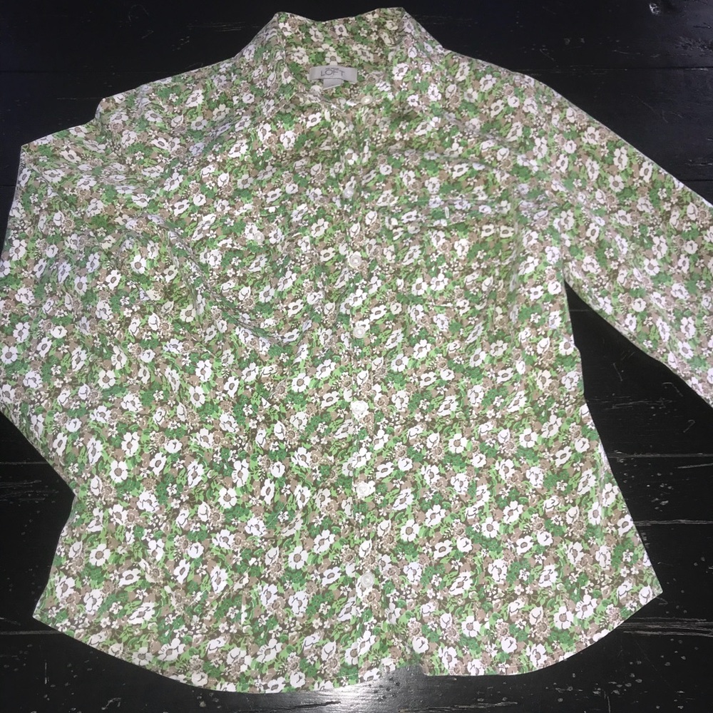 🍃LOFT Button Blouse